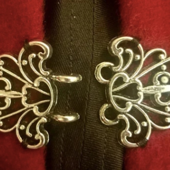 filligree cloak clasp in silver - Picture 4 of 4